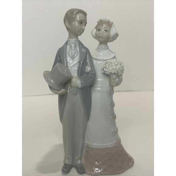 Lladro "Bride & Groom" #4808 Couple Getting Married Good Condition Retired Piece - Picture 1 of 10